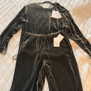 Theory Velvet Slit Pullover in Hunter Green